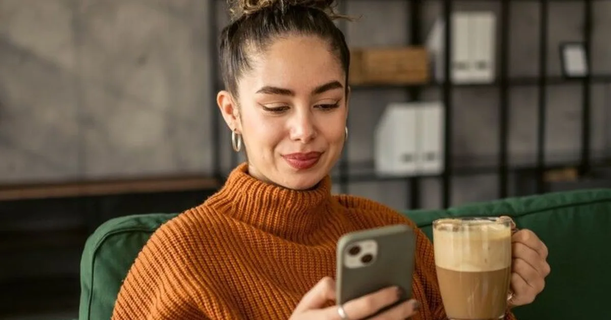 Customer asking ChatGPT on her phone for a local business recommendation